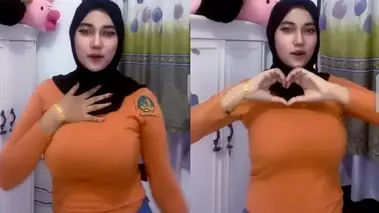 Bokep Indo Jilboobs Live Nakal Desah Nikmat poster