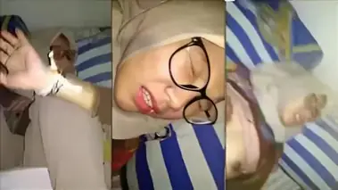 Bokep Jilbab SMA Kacamata Ngentot Mantap poster