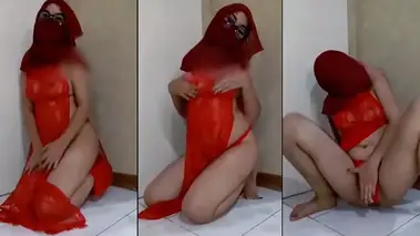 Rahmatina Hijab Cantik Hot Aksi Sange Paling Panas poster