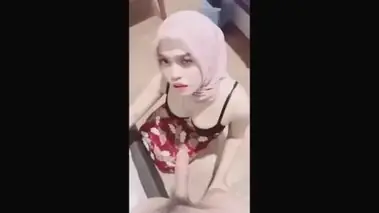 Sepupu Cantik Disuruh Hisap Kontol Ganas Keenakan Indo poster